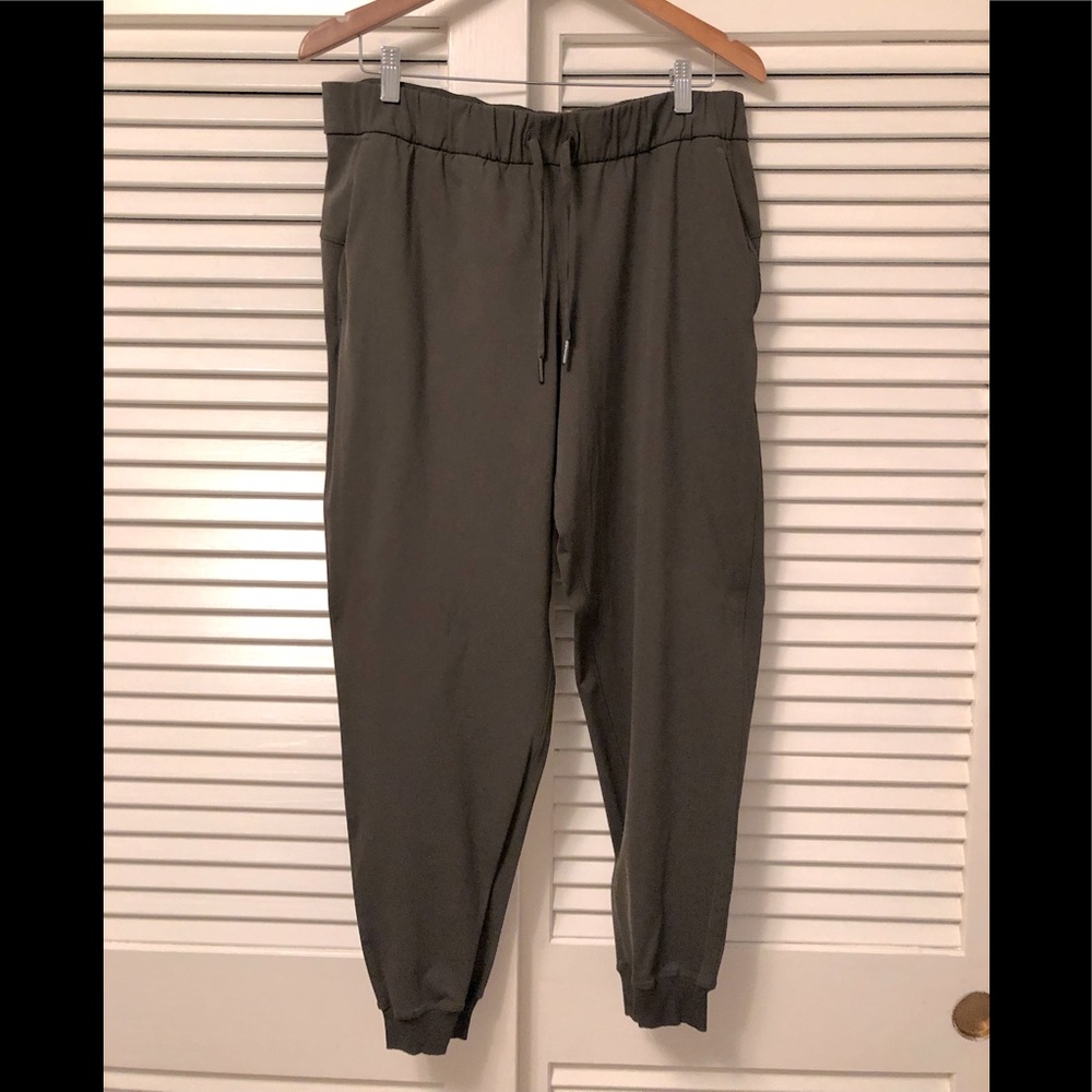 Lululemon On the Fly Jogger *Luxtreme (olive)